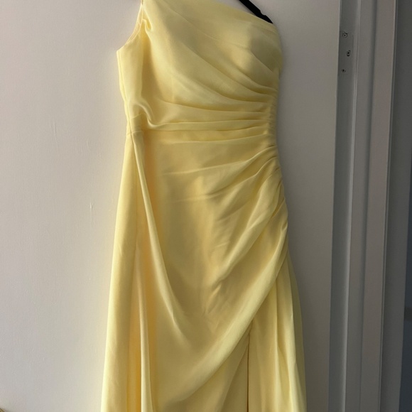 JJ’s House Yellow One-Shoulder Gown – Size 2 - Picture 2 of 2